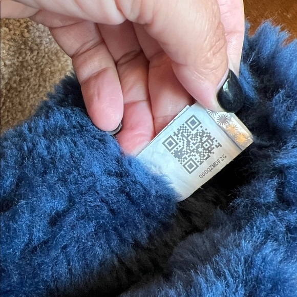 UGG Women's Bailey Button II Boot - Navy Blue - Used Good Condition - Picture 8 of 9